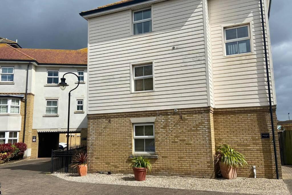 Sunny Spacious Apartment 2 Minutes From The Beach! Southend-on-Sea Exterior foto