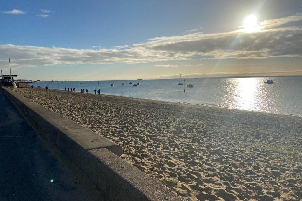 Sunny Spacious Apartment 2 Minutes From The Beach! Southend-on-Sea Exterior foto