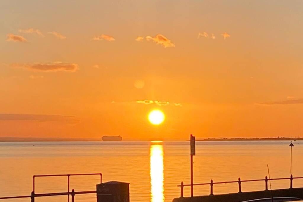 Sunny Spacious Apartment 2 Minutes From The Beach! Southend-on-Sea Exterior foto