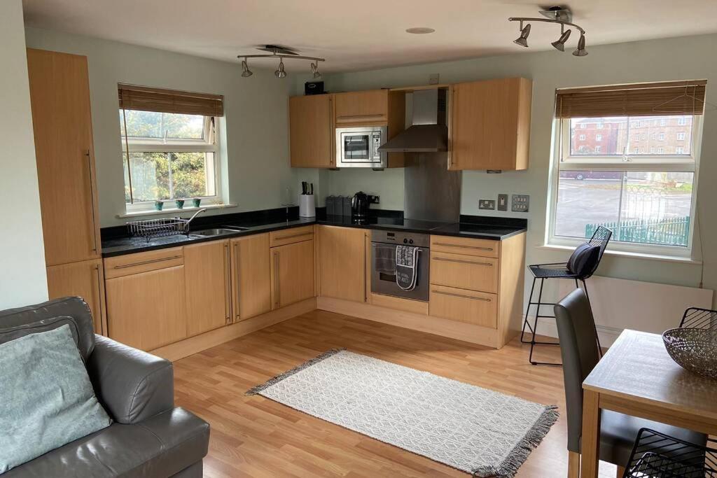 Sunny Spacious Apartment 2 Minutes From The Beach! Southend-on-Sea Exterior foto