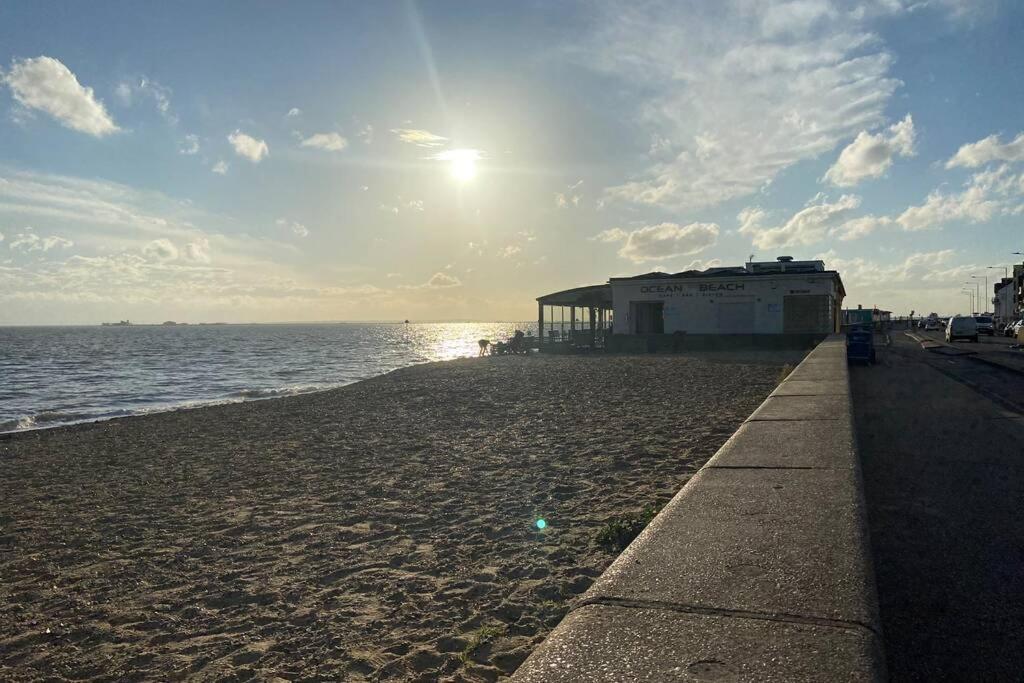 Sunny Spacious Apartment 2 Minutes From The Beach! Southend-on-Sea Exterior foto